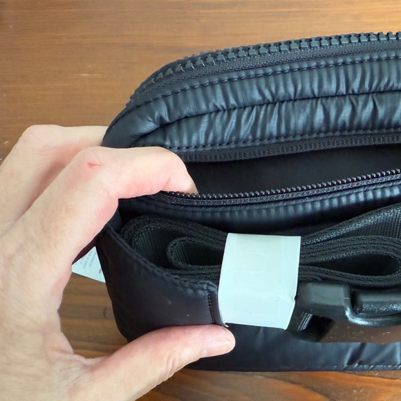 Lululemon NWT Everywhere Belt Bag "Wunder Puff" Black, Unisex - Picture 7 of 11